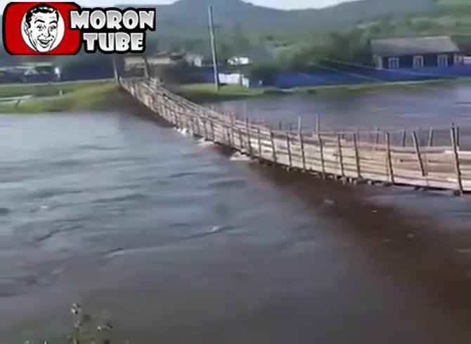 Video :He's attempting to cross a bridge that is crumbling!